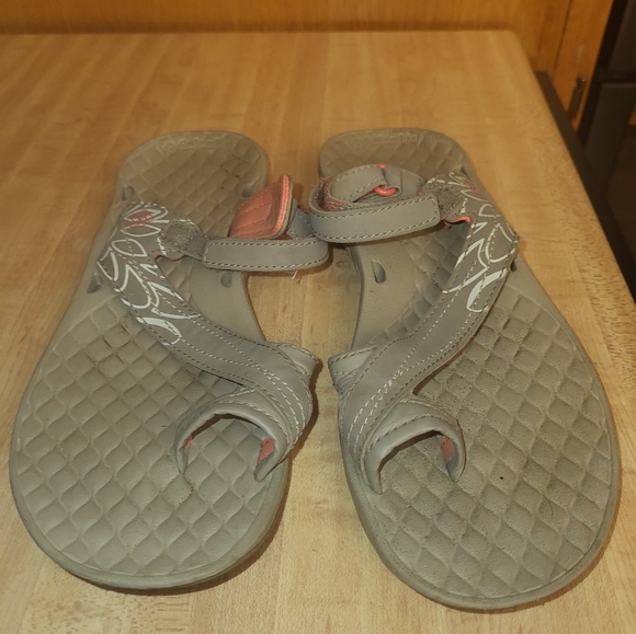 Columbia Omni Grip Tan Sandals with salmon flower details - Picture 8 of 9